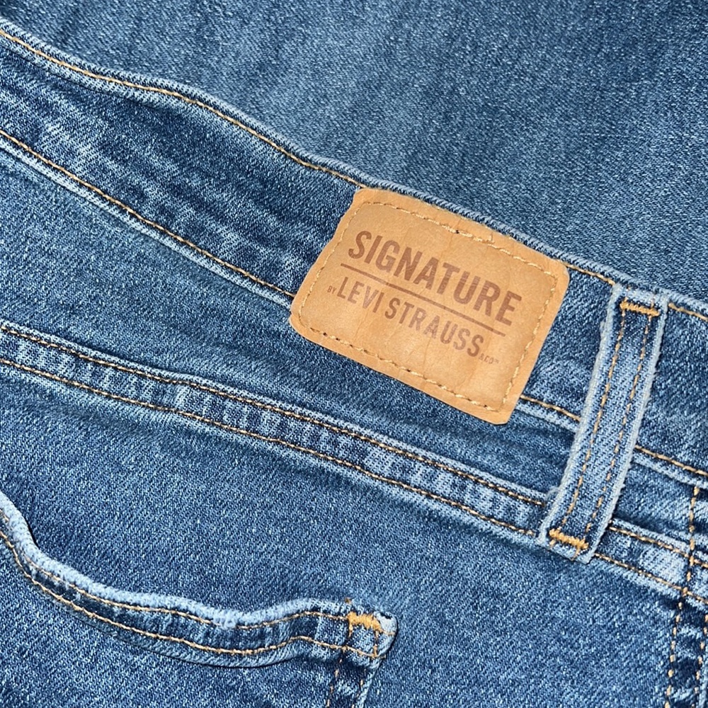Levi High Rise Shorts - Picture 4 of 5